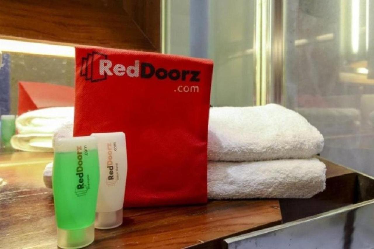 Reddoorz @ Genteng Sorabaya Extérieur photo