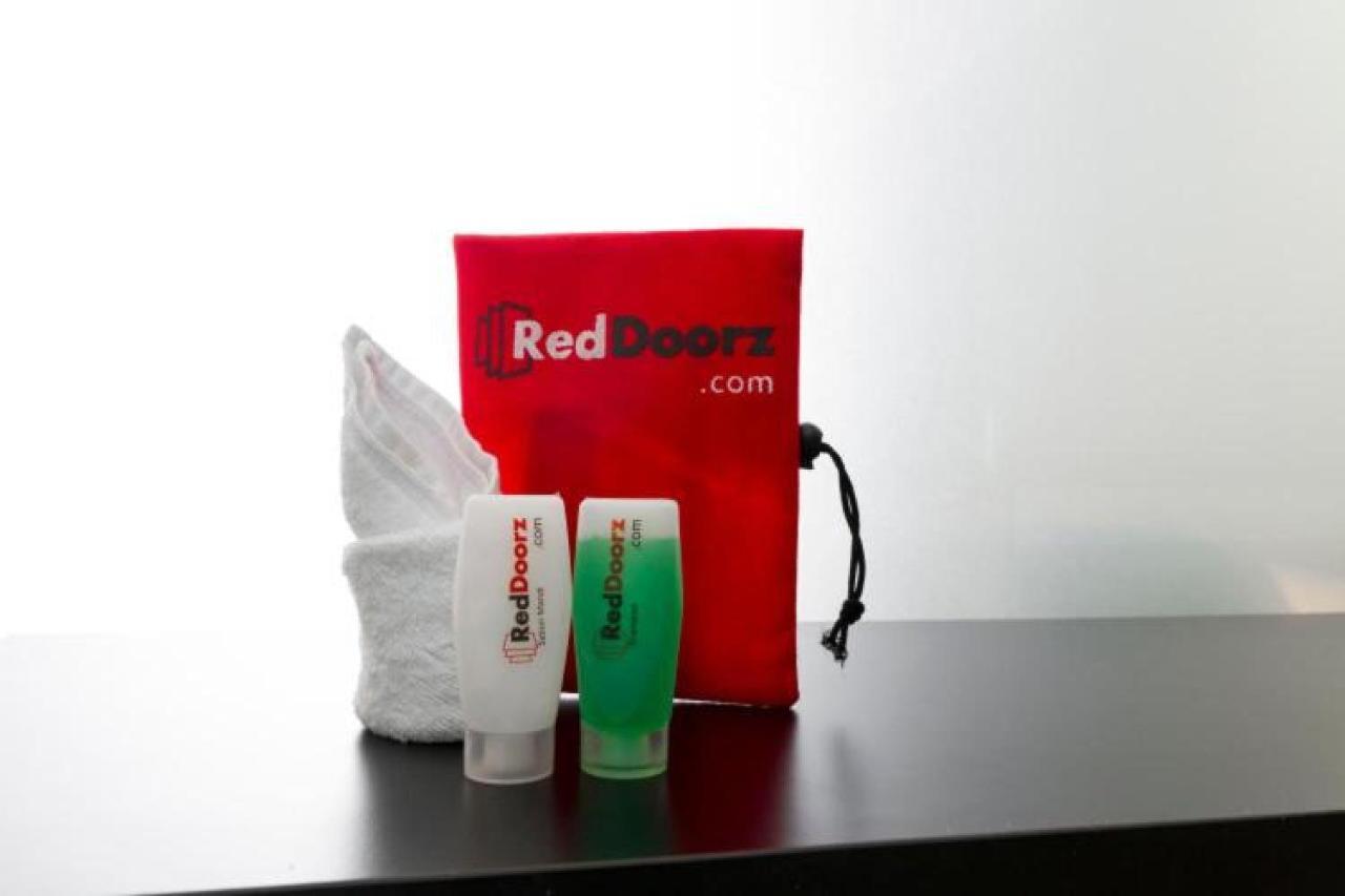 Reddoorz @ Genteng Sorabaya Extérieur photo